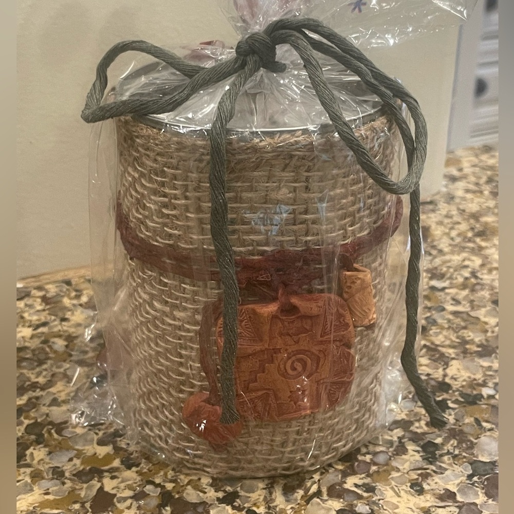 Rustic Burlap Candle with Decorative Accents Lavender Scent.  New. - Picture 3 of 3